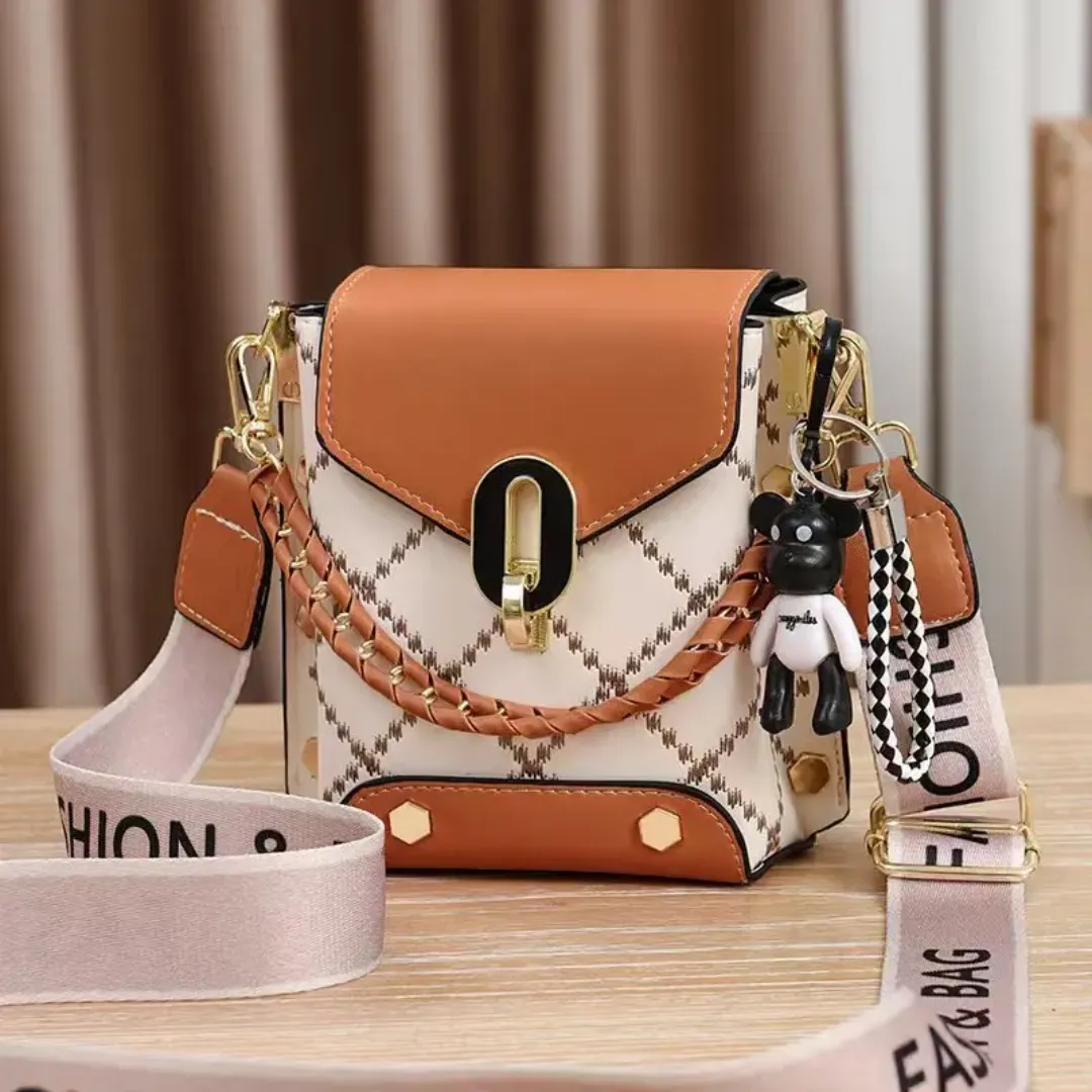 Sac à Main Décontracté Chic – Design Tendance avec Sangle Large et Porte-Clé Ourson