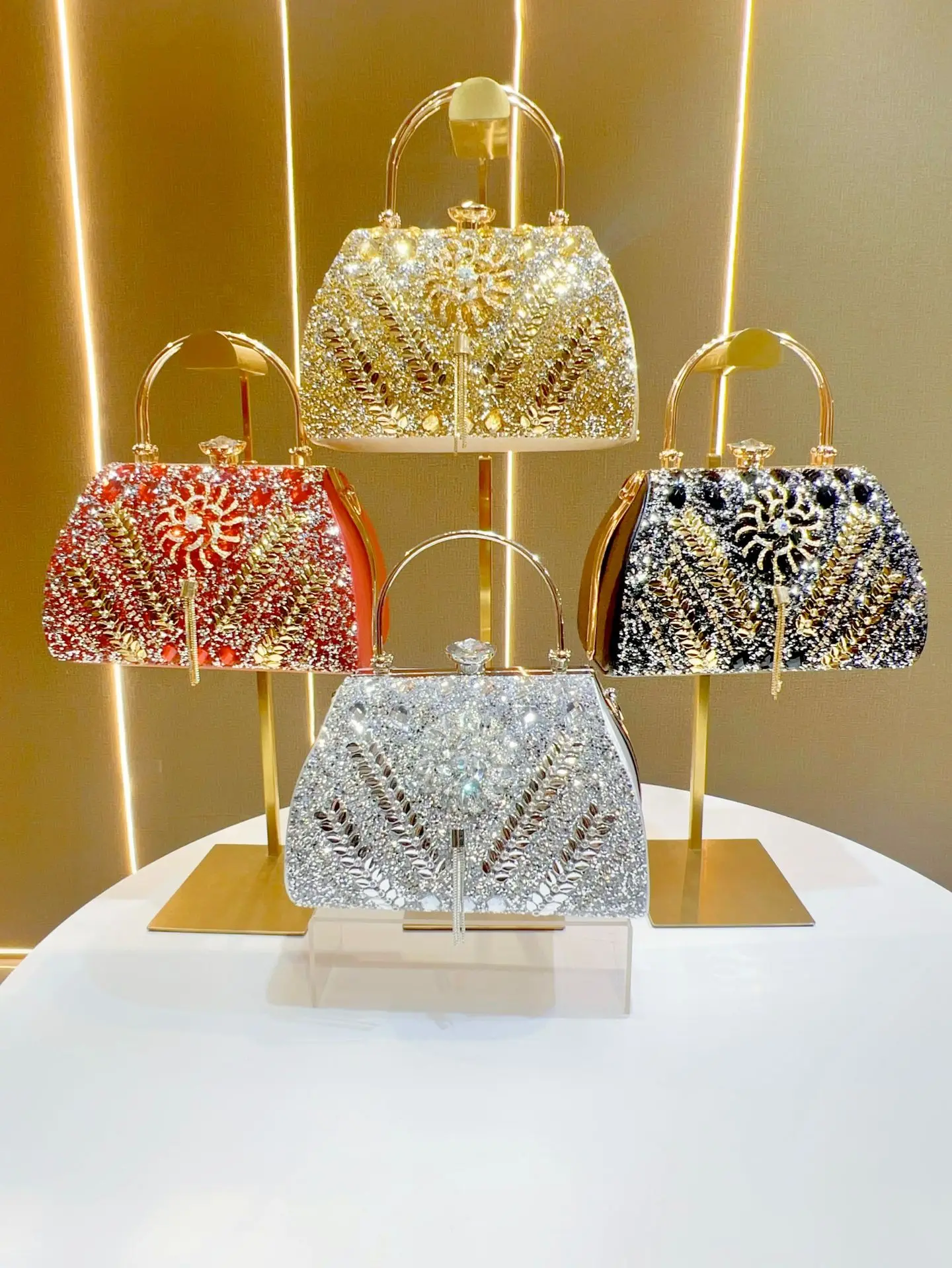 Sac de soirée luxueux en strass avec pompon – Pochette élégante pour mariage et fête