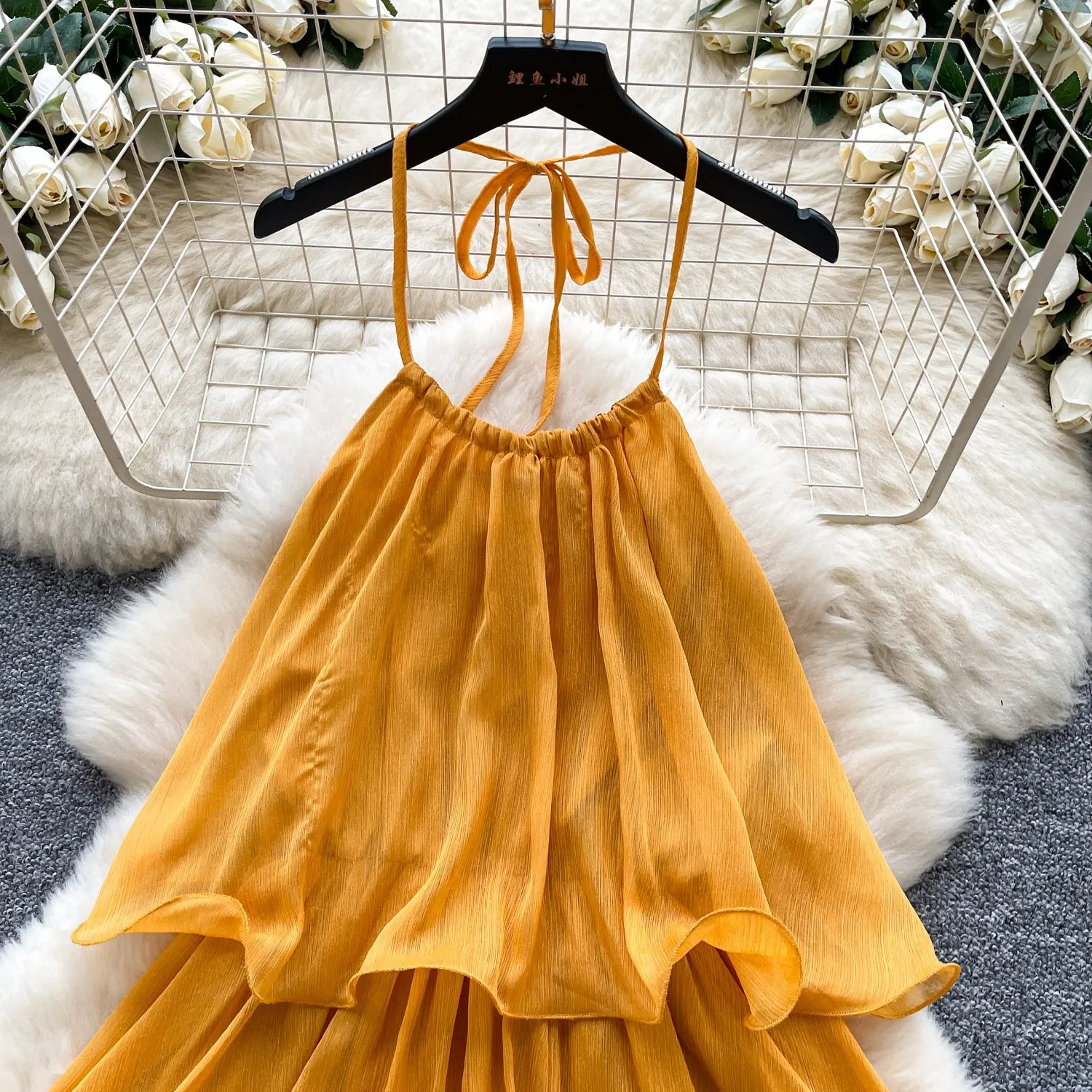 Robe Mini Halter Sans Manches Multicouches – Élégante & Légère pour l'Été