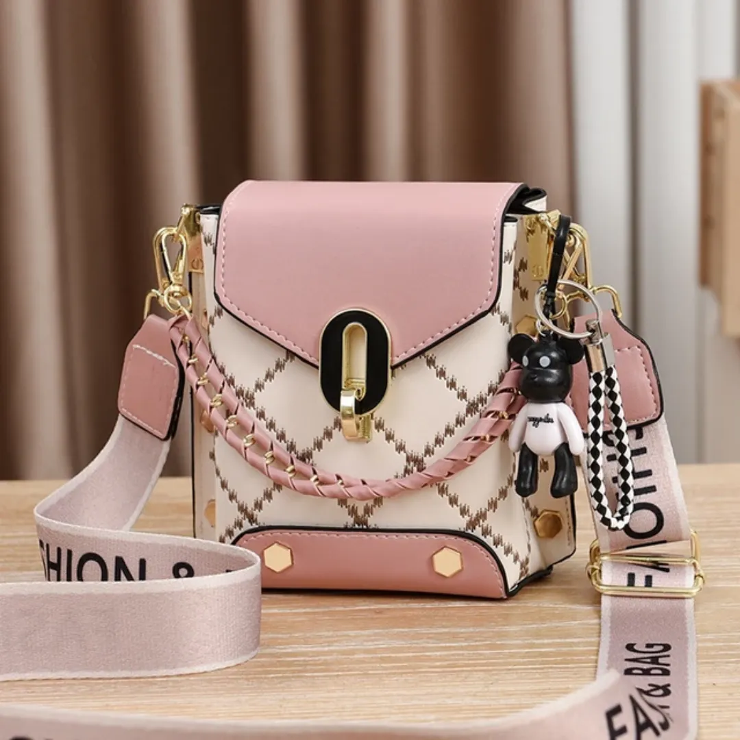 Sac à Main Décontracté Chic – Design Tendance avec Sangle Large et Porte-Clé Ourson