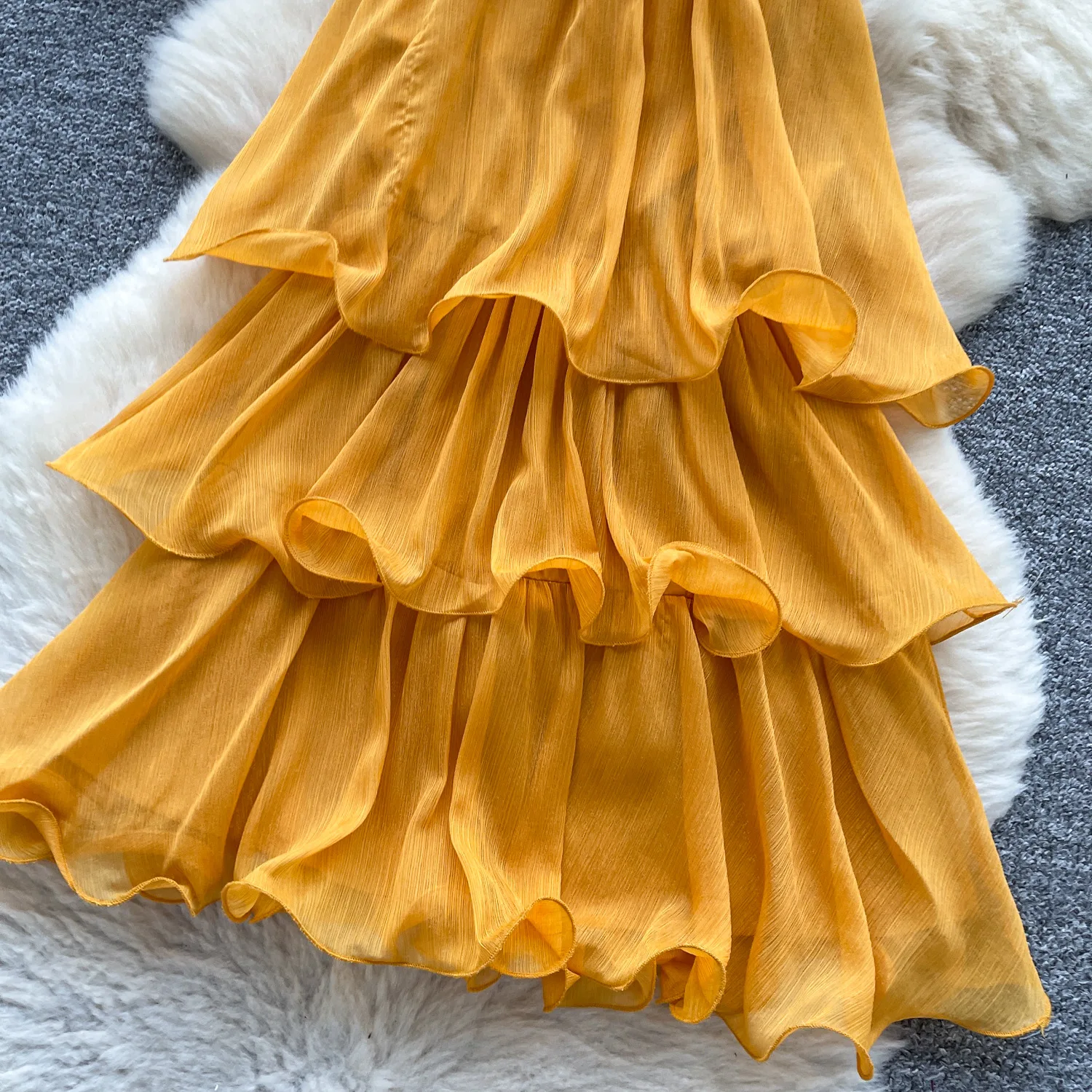Robe Mini Halter Sans Manches Multicouches – Élégante & Légère pour l'Été