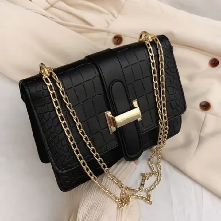 Pack Sac à Main Rouge Femme avec FoularPetit Sac Bandoulière Femme – Imitation Croco avec Chaîne Dorée, Élégant et Abordabled, Porte-Monnaie et Montre – Élégance et Raffinement