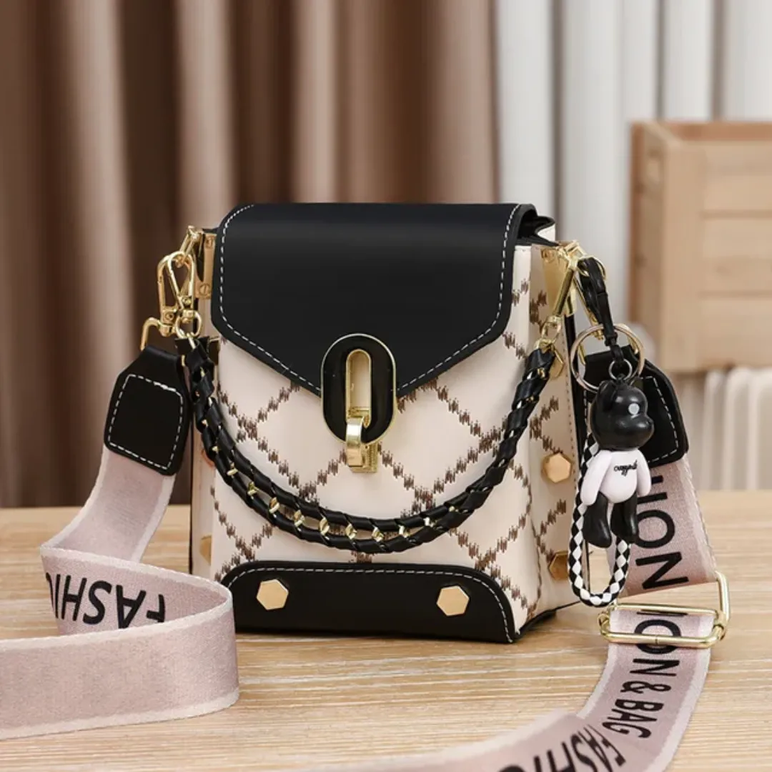 Sac à Main Décontracté Chic – Design Tendance avec Sangle Large et Porte-Clé Ourson