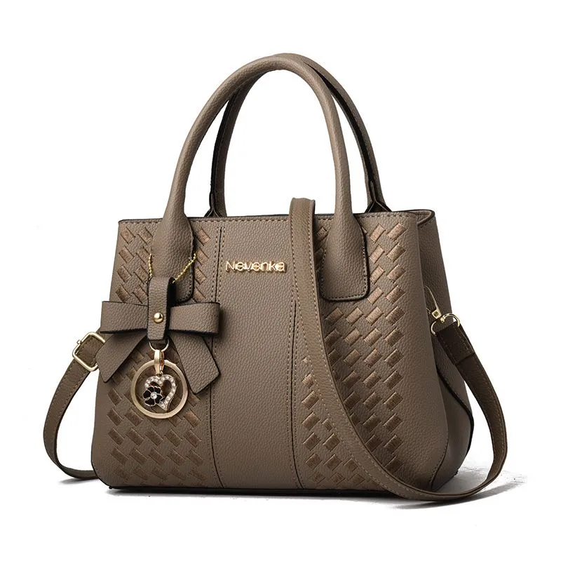 Sac à main femme élégant – Grand sac noir avec bandoulière, style chic et moderne